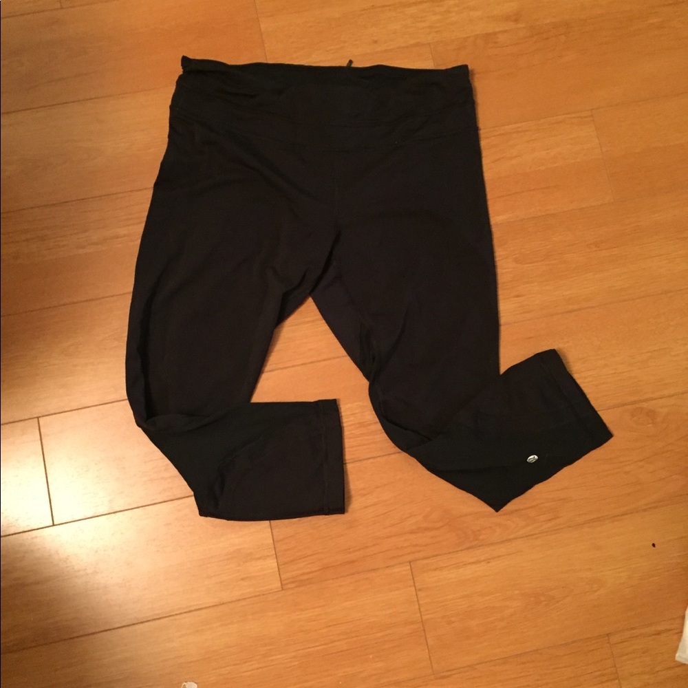 Black crop lulu leggings. Size 8.
